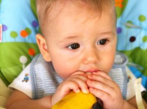 Como a introdução alimentar pode ajudar seu filho a mastigar bem os alimentos